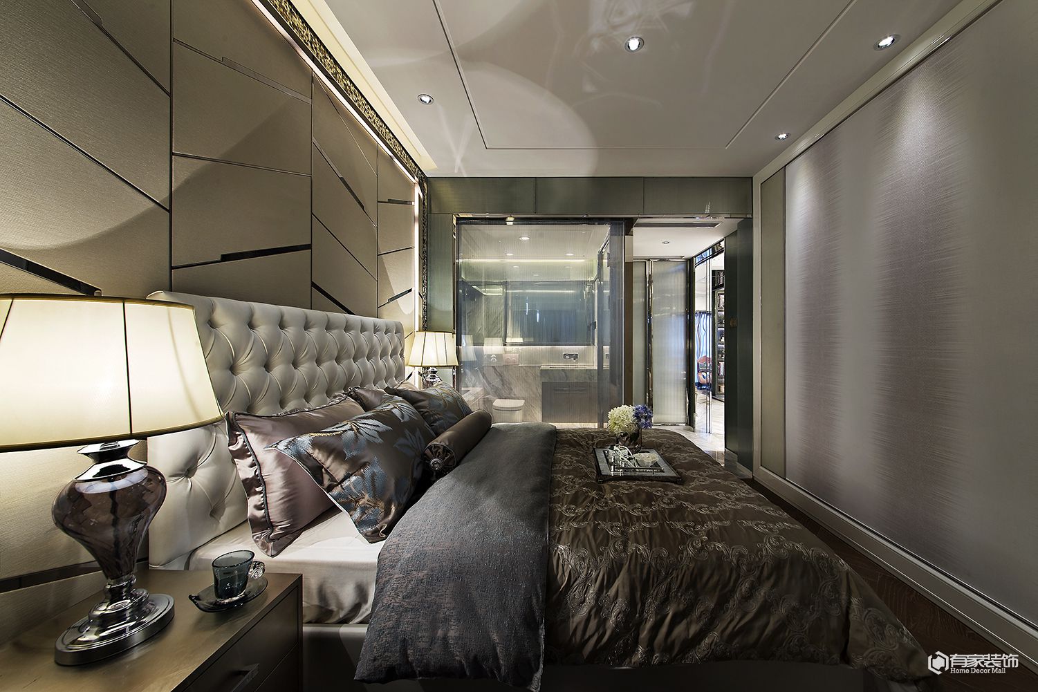 裝修公司在做裝修的時候，第一件需要注意的事情就是找到好的裝修材料，這個是最基本的，因為材料很大程度上就決定了裝修的質(zhì)量，好的材料可以起到事半功倍的效果，但是在選擇的時候就需要特別注意，運用合適的方法進行選擇才是最重要的，所以今天我們就來說一下：鄭州裝修公司應該注意如何選料？  首先是進行材料的確定   這個是屬于前期的準備階段，在進行裝修的時候，先要進行一體提前的觀察，何種地方需要用到什么樣的材料都是有要求的，當然作為施工方，也可以進行適當?shù)目剂?，逐漸發(fā)現(xiàn)需要準備的東西，并最終可以列出一個清單就是正確的操作。  其次就是合作者的選擇   在進行選擇之前，我們需要對于合作者的資歷進行一定的了解，也就是說我們不能找哪些完全就不了解的人進行合作，這樣的話，會增大受騙的幾率，為了達到相應的效果，我們在選擇之前需要到相應的廠家進行了解，最好的實際參觀并且貨比三家之后再做出決定是最好的，一般來說選擇鄭州裝修公司都會為你準備好這些的。